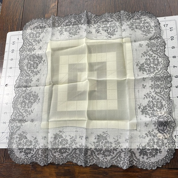 6 vintage/antique handkerchiefs, various fabric, linen, polyester, cotton, - Picture 10 of 12